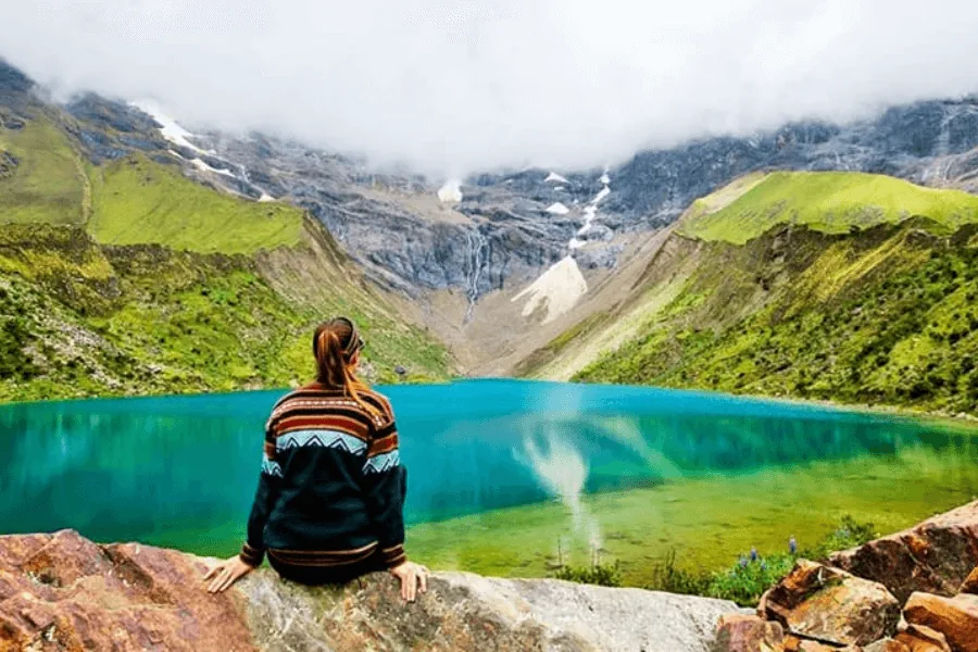 Laguna Humantay a 4,340 msnm custodiada por glaciares