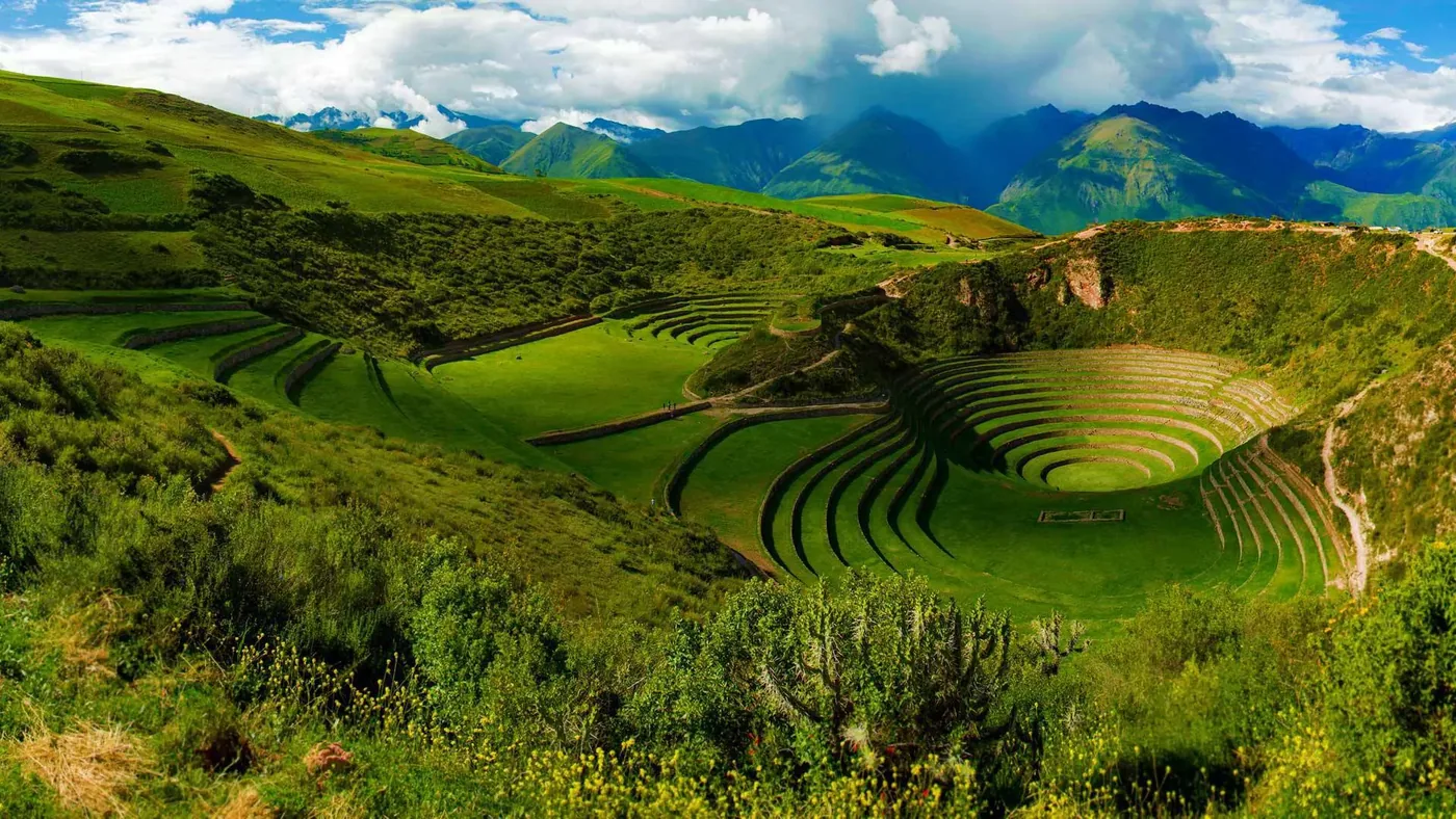 Vistas panoramicas de Arin y cascadas en el Valle Sagrado